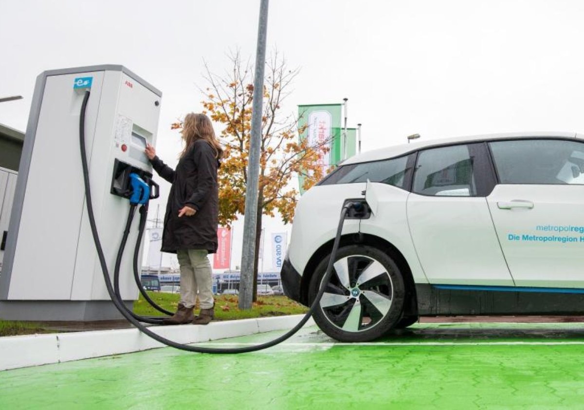 Elektroauto beim Laden