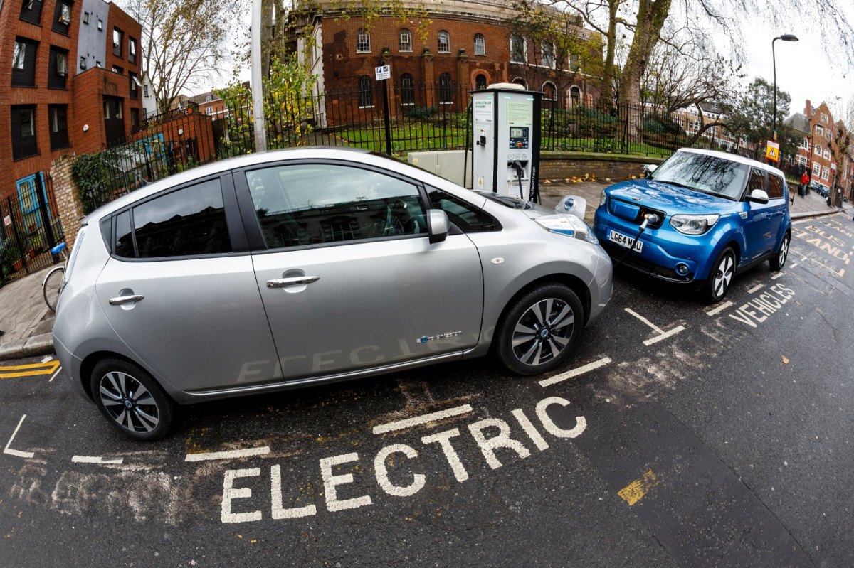 Besonders in den USA ist die Ladeinfrastruktur für Elektroautos dürftig.