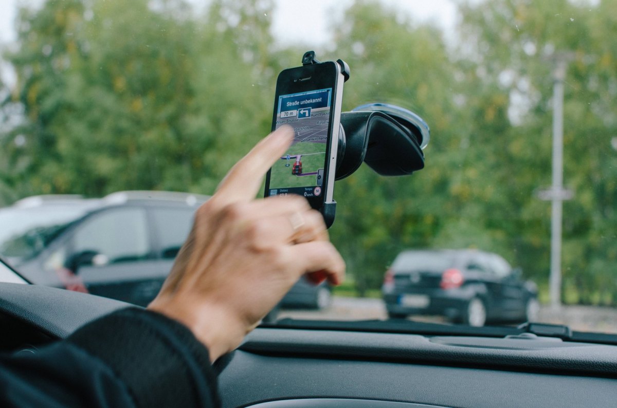 Auto-Handyhalterung mit Saugnapf