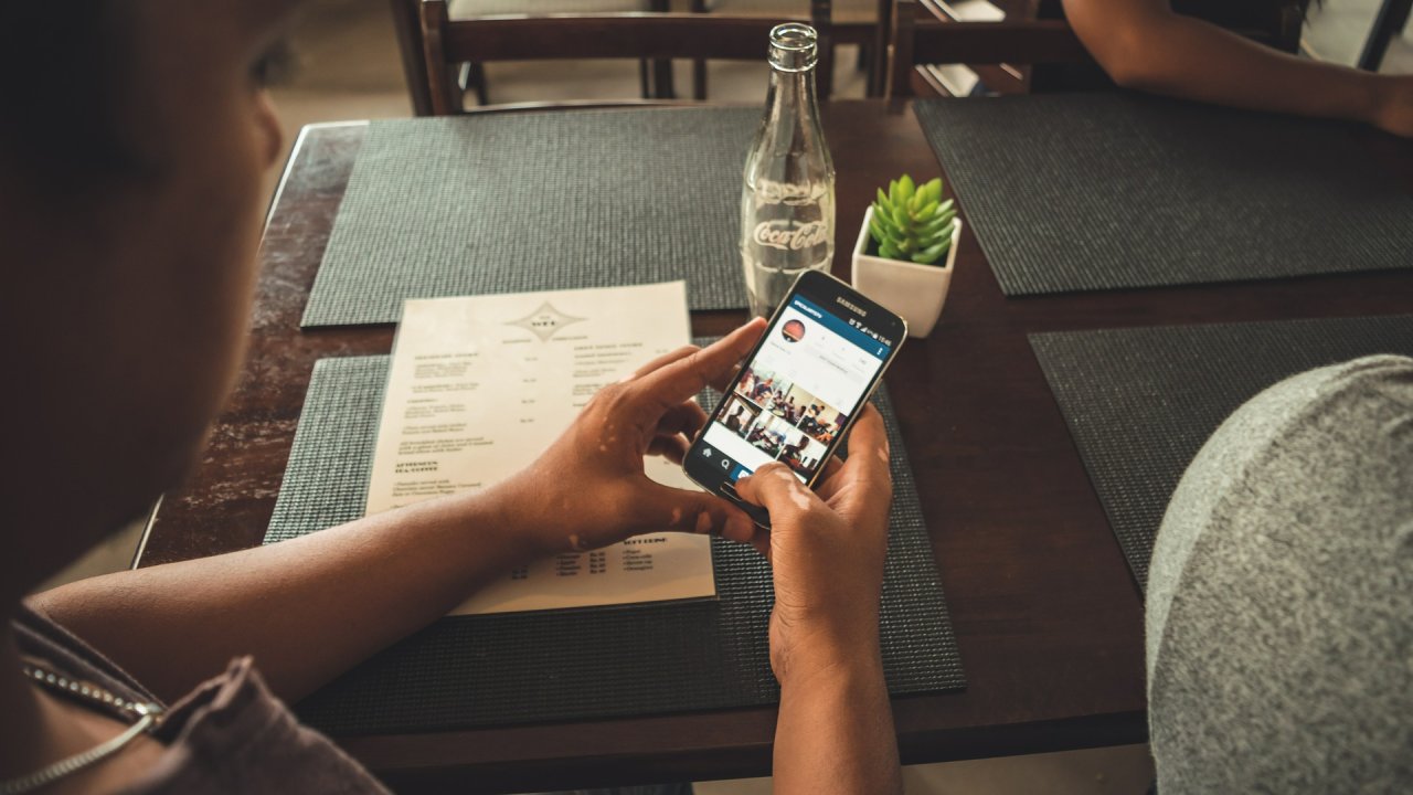 Wer seinen Online-Status bei Instagram verbergen will, tut dies ganz einfach über die Einstellungen.