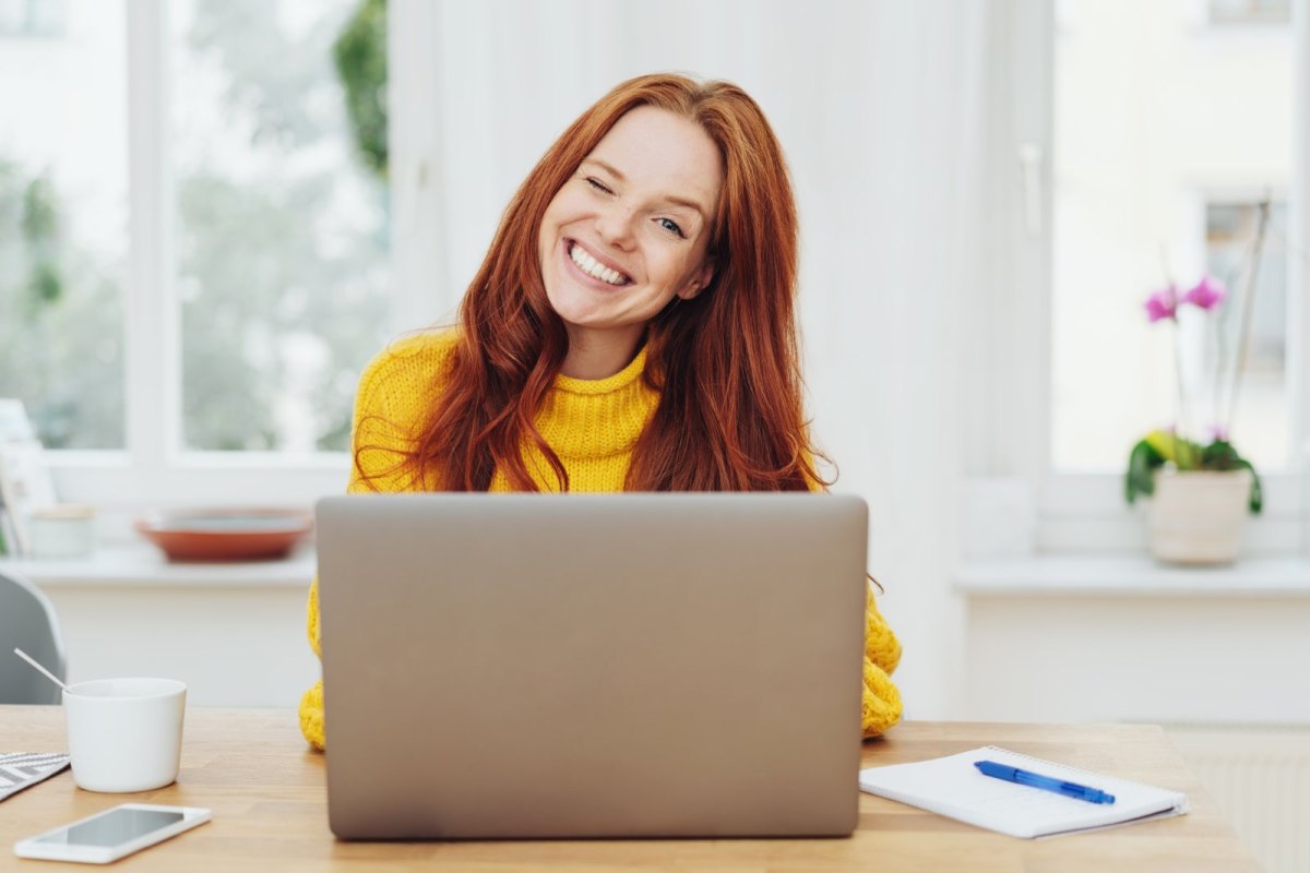 frau mit computer