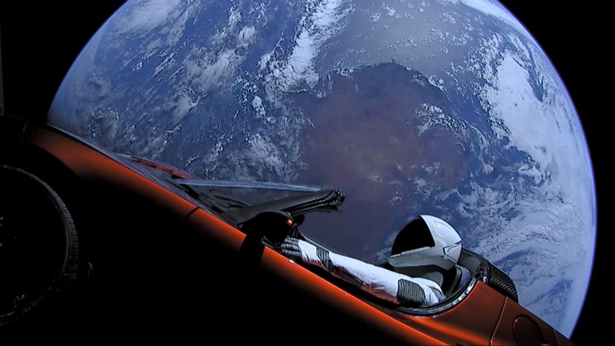 Teslas Roadster mit dem sogenannten "Spaceman" im All