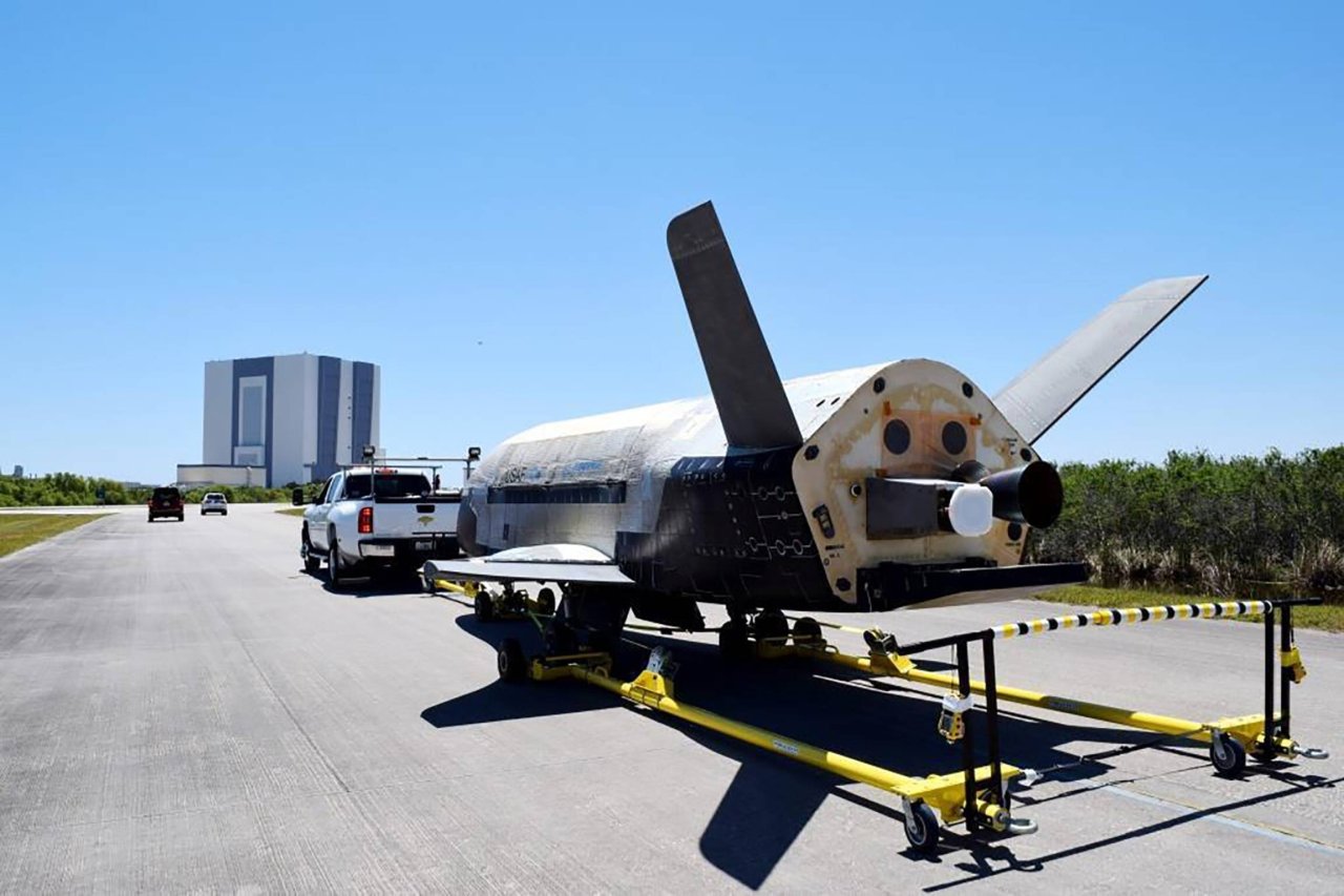 Das US-Raumschiff des Modells X-37B kehrte heimlich auf die Erde zurück.