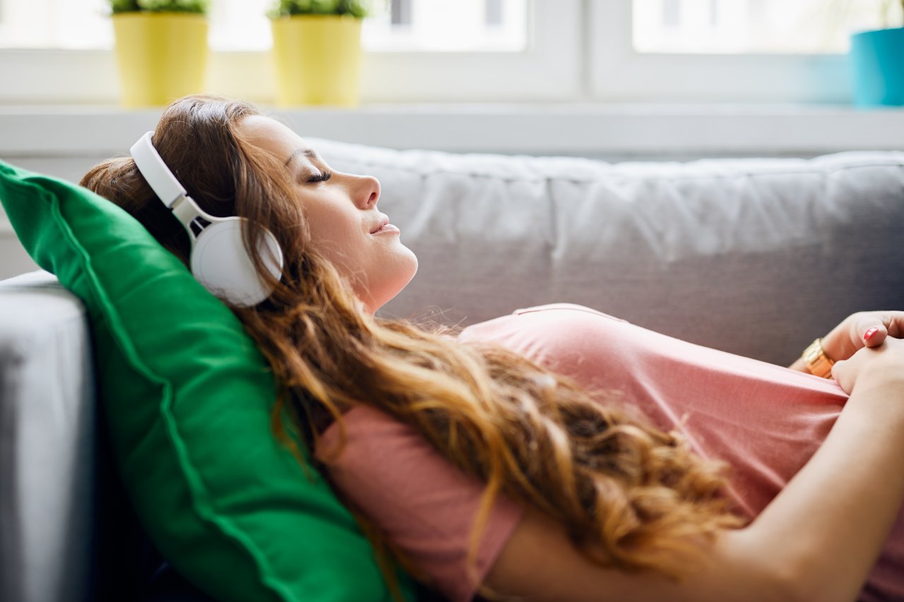 Es geht auch anders: mit günstigen Alternativen zu den Top-Noise-Cancelling-Kopfhörern. 