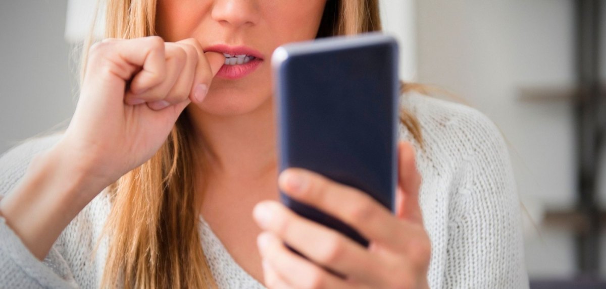 Frau mit Smartphone