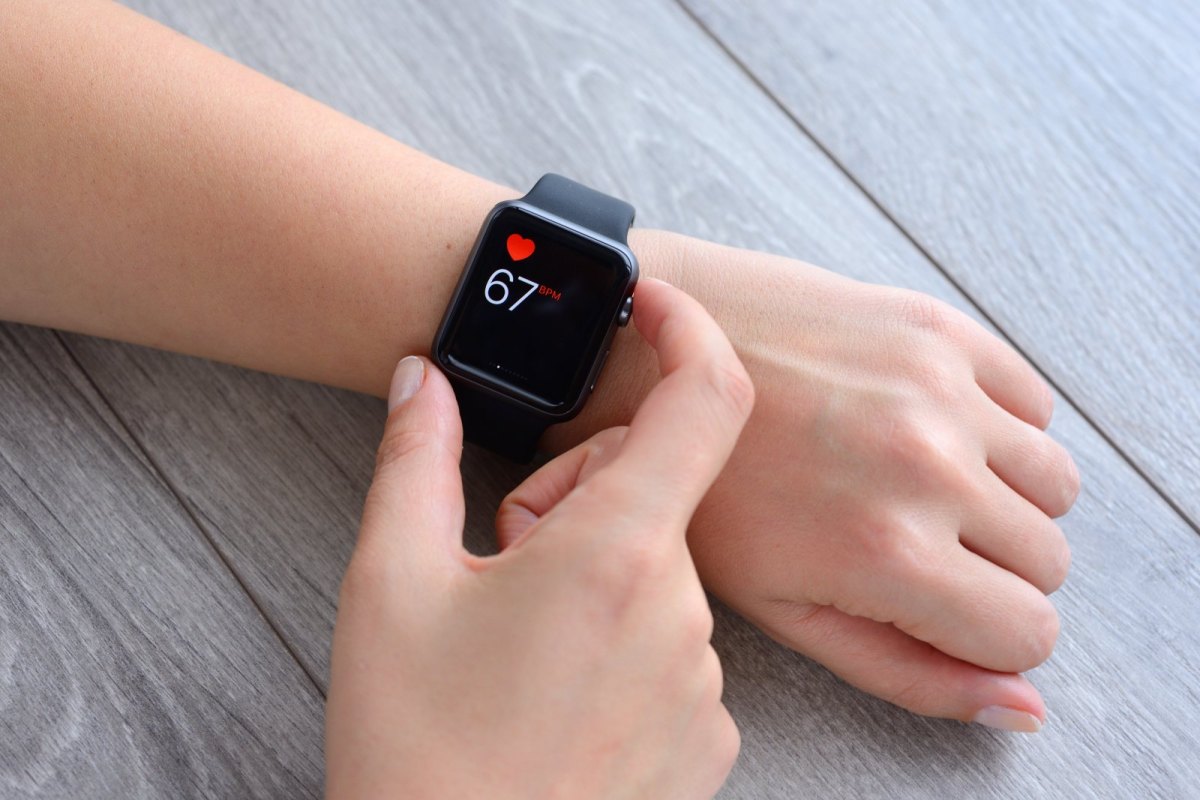 Apple Watch an einem Handgelenk