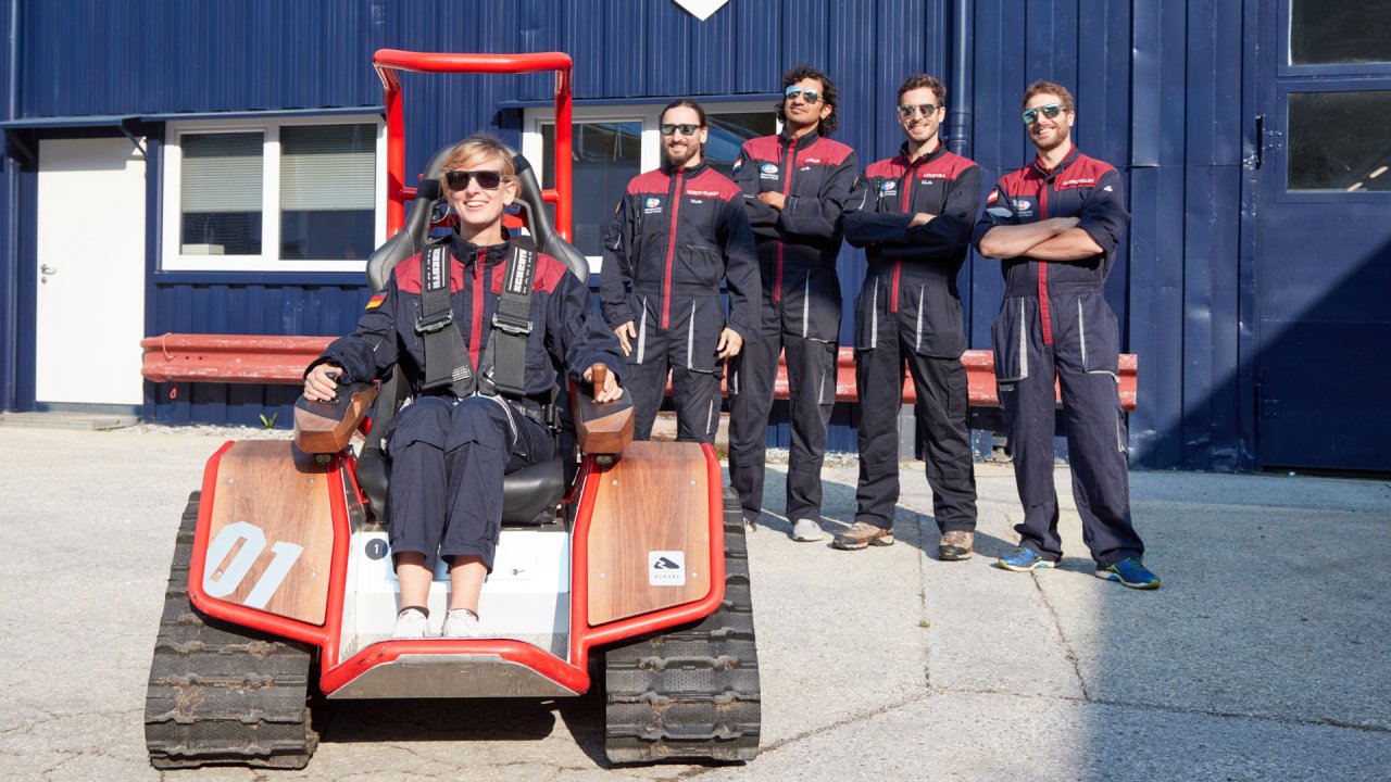 Die ÖWF-"Flight Directors", die vom Mission Support Center in Innsbruck aus die Simulation betreuen