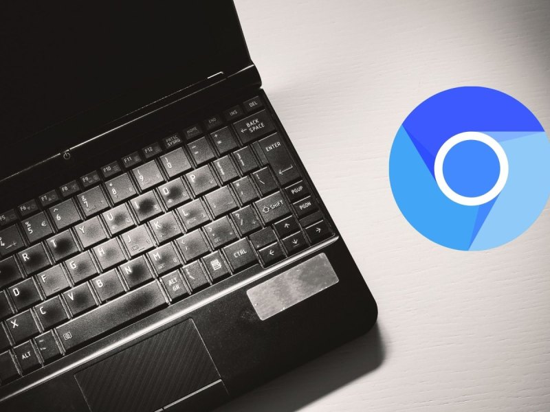 ALter Laptop und das Chromium OS-Logo