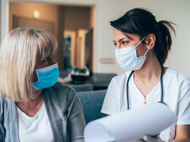 Ärztin und Patientin.