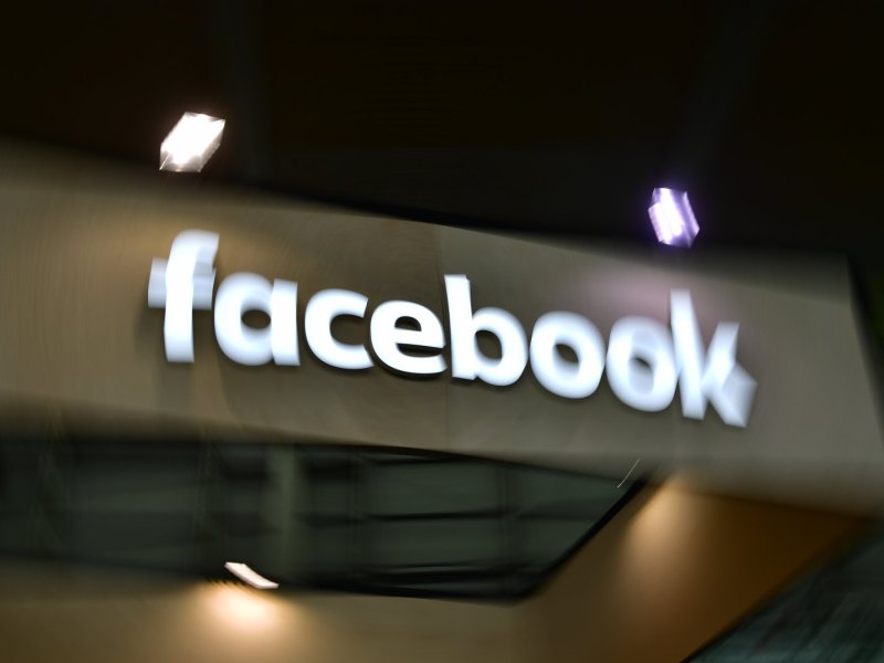 Logo Facebook verwackelt