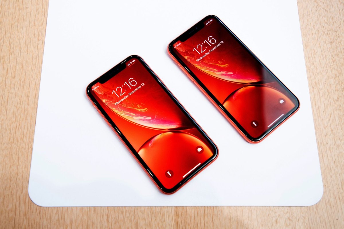 Zwei Modelle des iPhone Xr