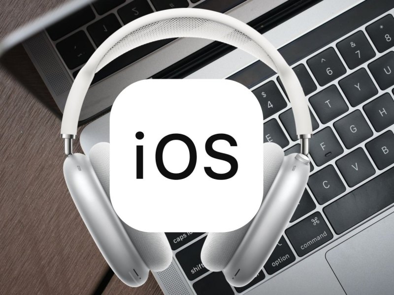 iOS-Schriftzug und AirPods-Max und MacBook