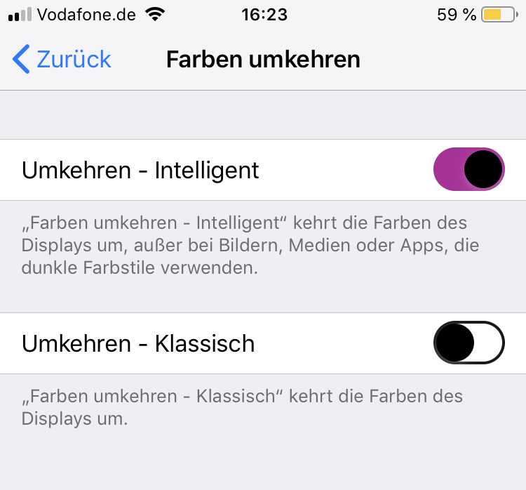 Unter iOs 11 & 12 kann man den Dark Mode mit "Umkehren – Intelligent" simulieren.