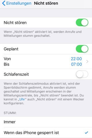 Leg den Schalter bei "Schlafenszeit" um, damit du im "Nicht stören"-Modus nicht von der "Guten Morgen"-Nachricht des iPhones geweckt wirst.