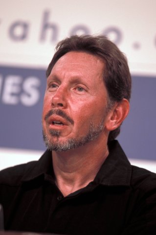 Oracle-Gründer Larry Ellison (hier 2002) brachte sich nahezu selbst bei, was es brauchte, um Software-Mogul zu werden.