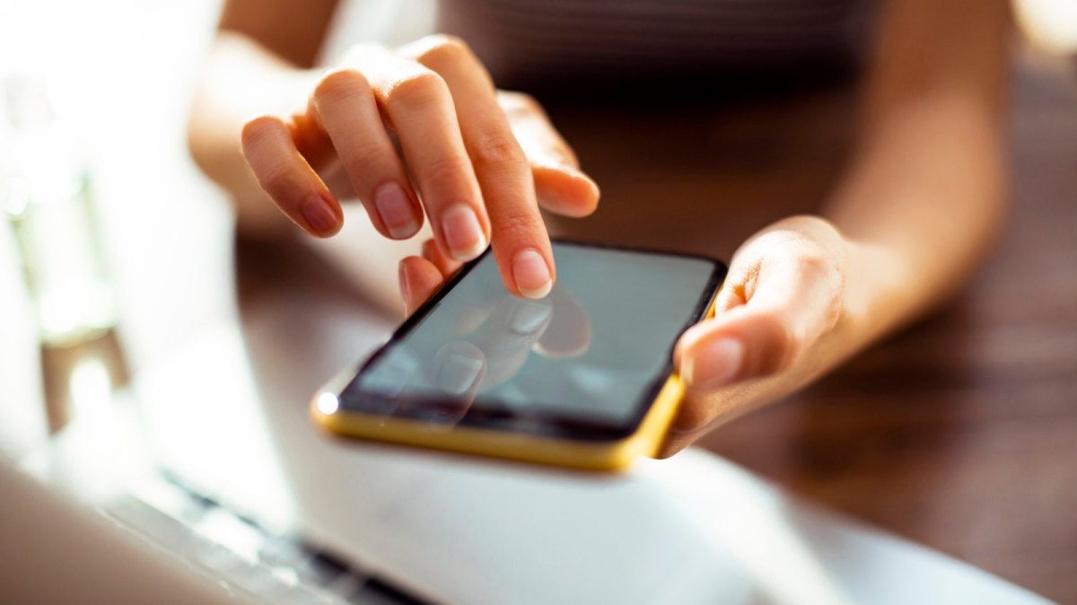 Frau mit Smartphone