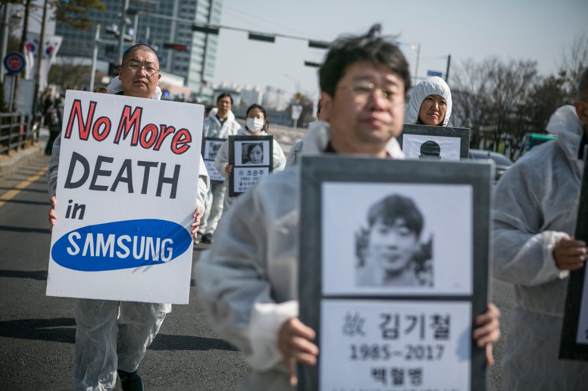 Menschen in Südkorea demonstrieren gegen die hohe Zahl an Todesfällen in Verbindung mit Samsung