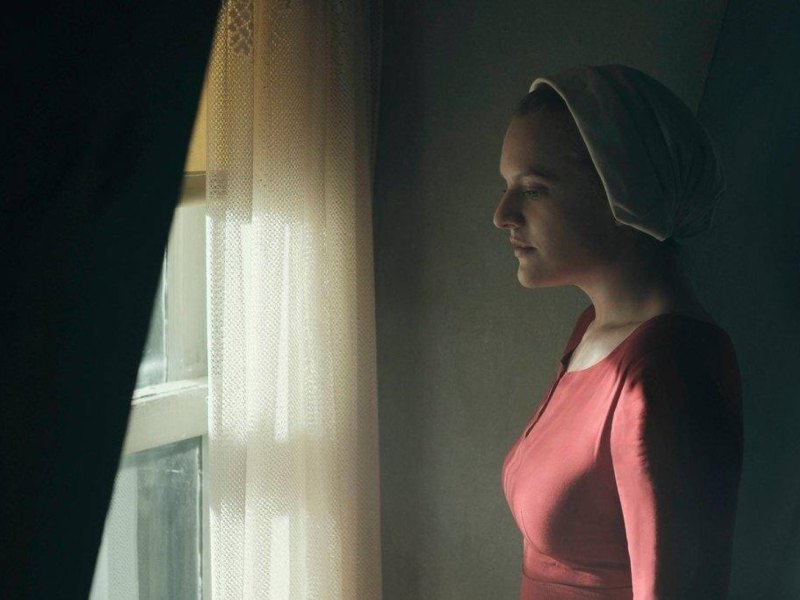 Elisabeth Moss in The Handmaid's Tail.