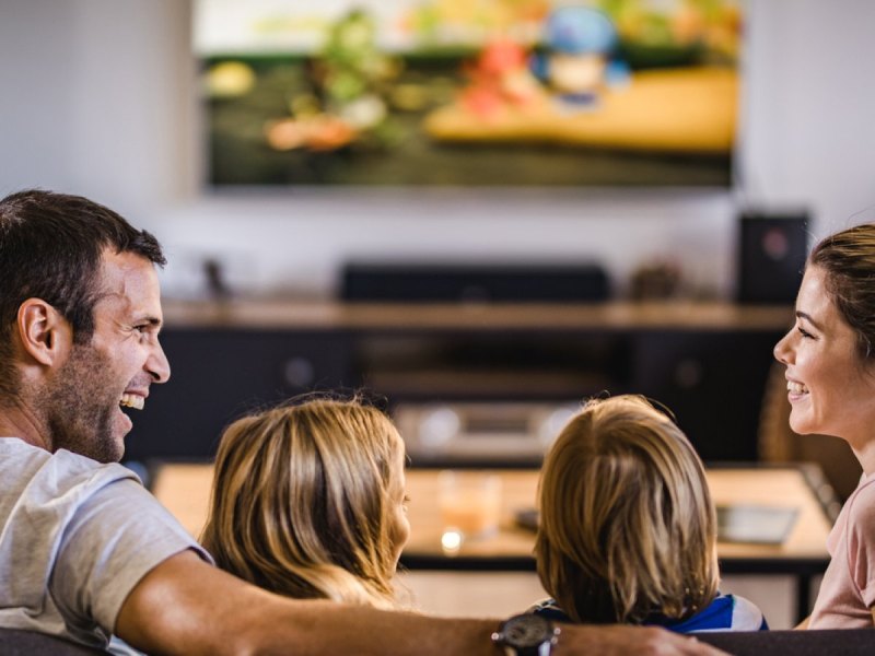 Familie vor dem TV.