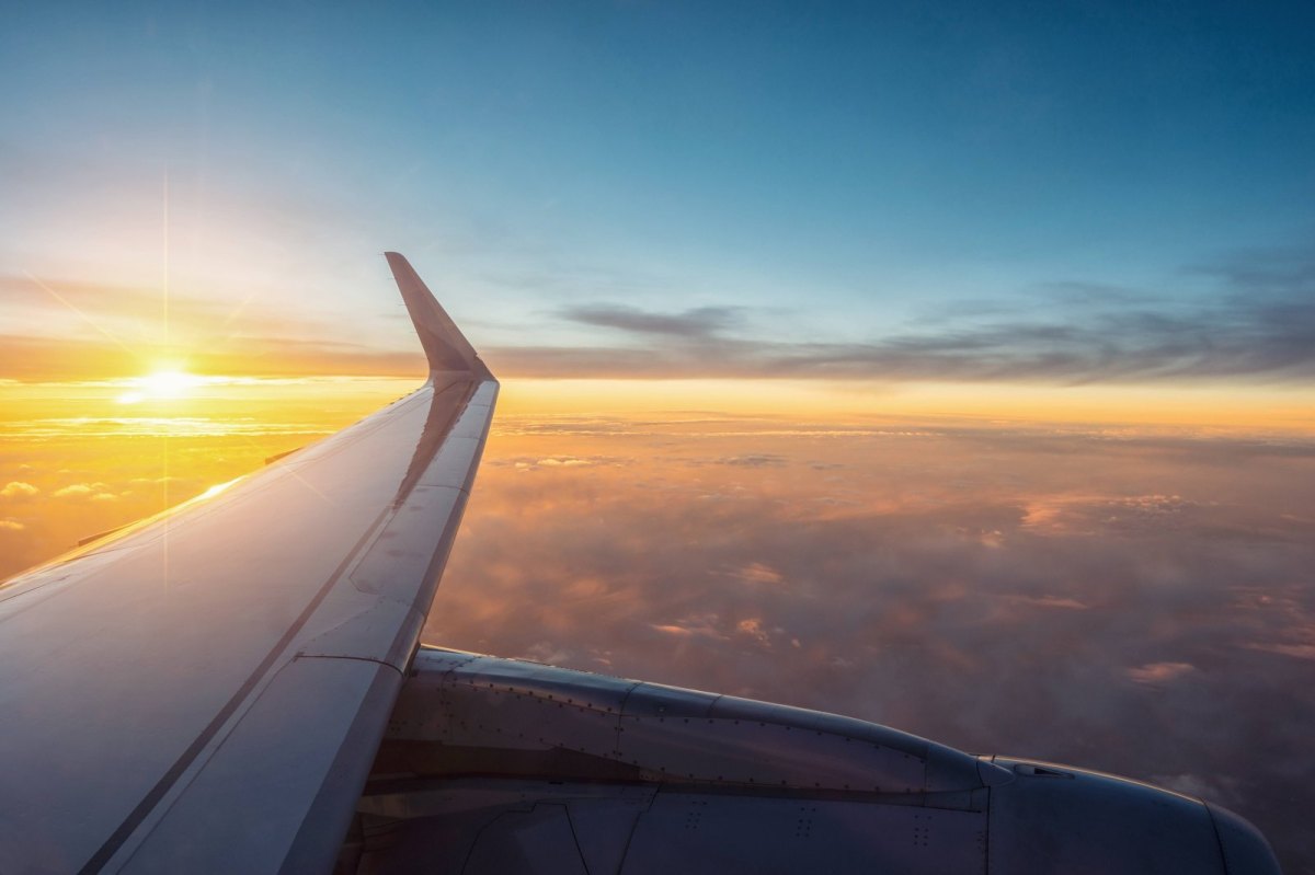 Blick aus einem Flugzeugfenster.