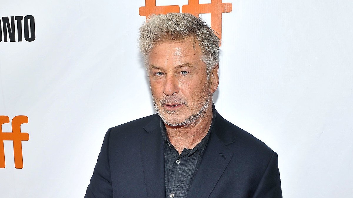 Alec Baldwin hat die Requisitenwaffe von einem Regieassistenten bekommen.. © Brent Perniac/AdMedia/ImageCollect