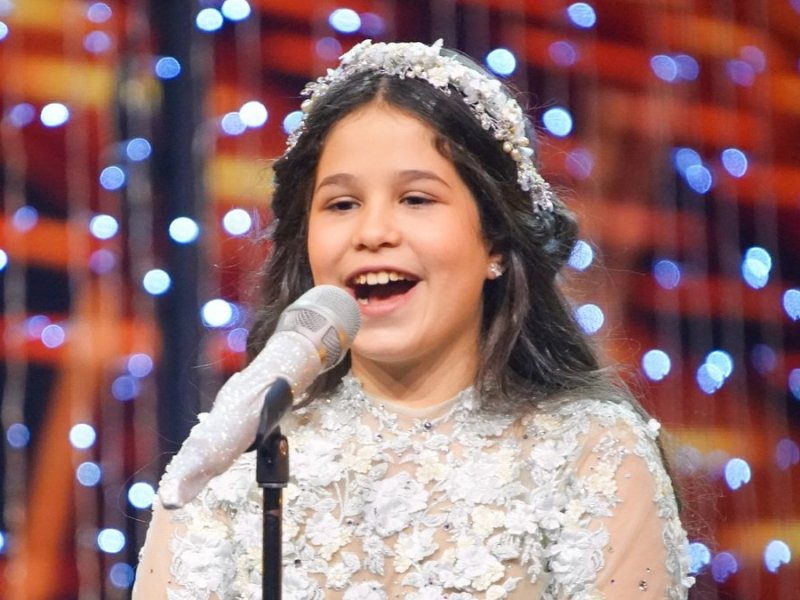 Die kleine Opernsängerin Elena Turcan setzte sich im "Supertalent"-Finale durch.. © RTL / Stefan Gregorowius