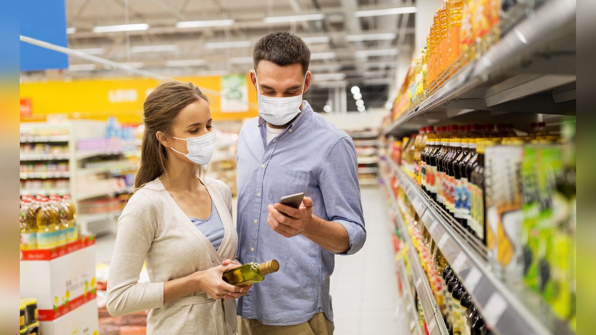 Apps können im Supermarkt helfen.. © Syda Productions/Shutterstock.com