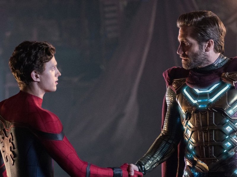 Tom Holland (l.) als Spider-Man trifft auf Jake Gyllenhaals Mysterio.. © 2019 Sony Pictures Entertainment Deutschland GmbH