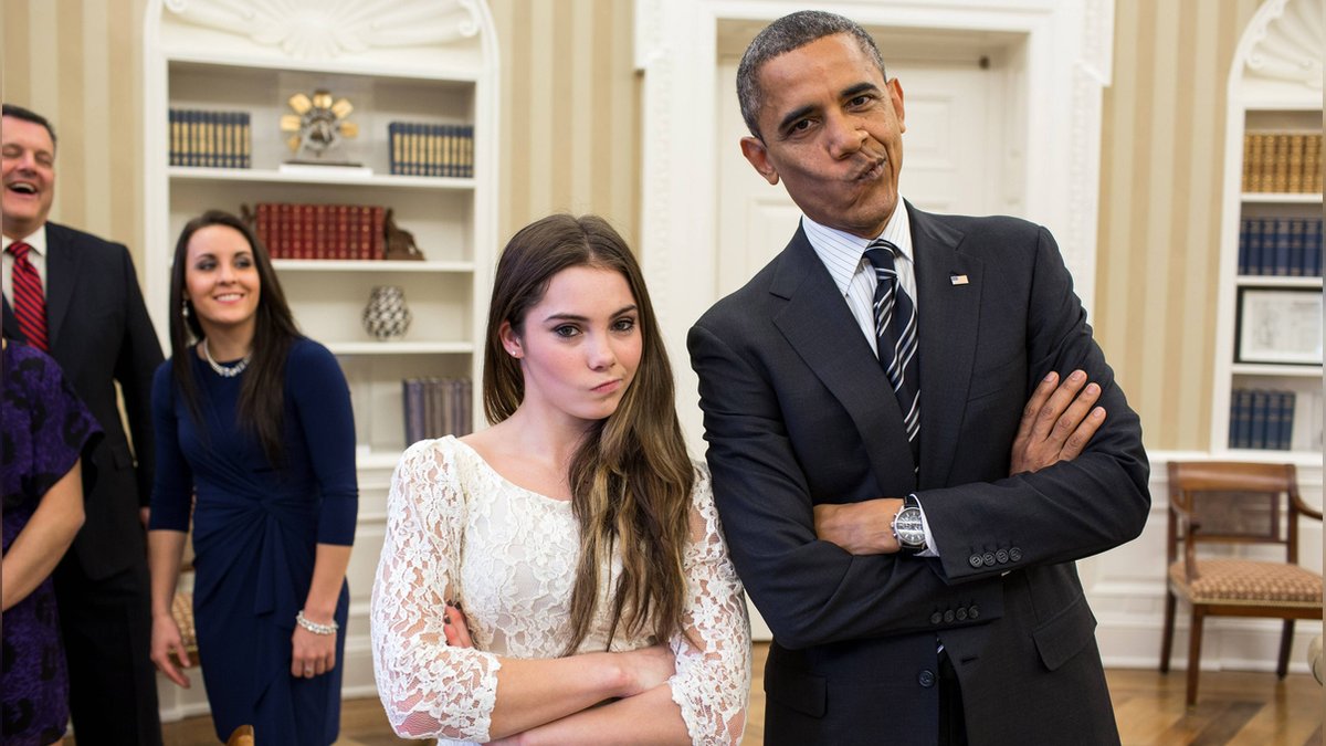 Die ehemalige Turnerin McKayla Maroney neben Ex-Präsident Barack Obama.. © imago/ZUMA Press