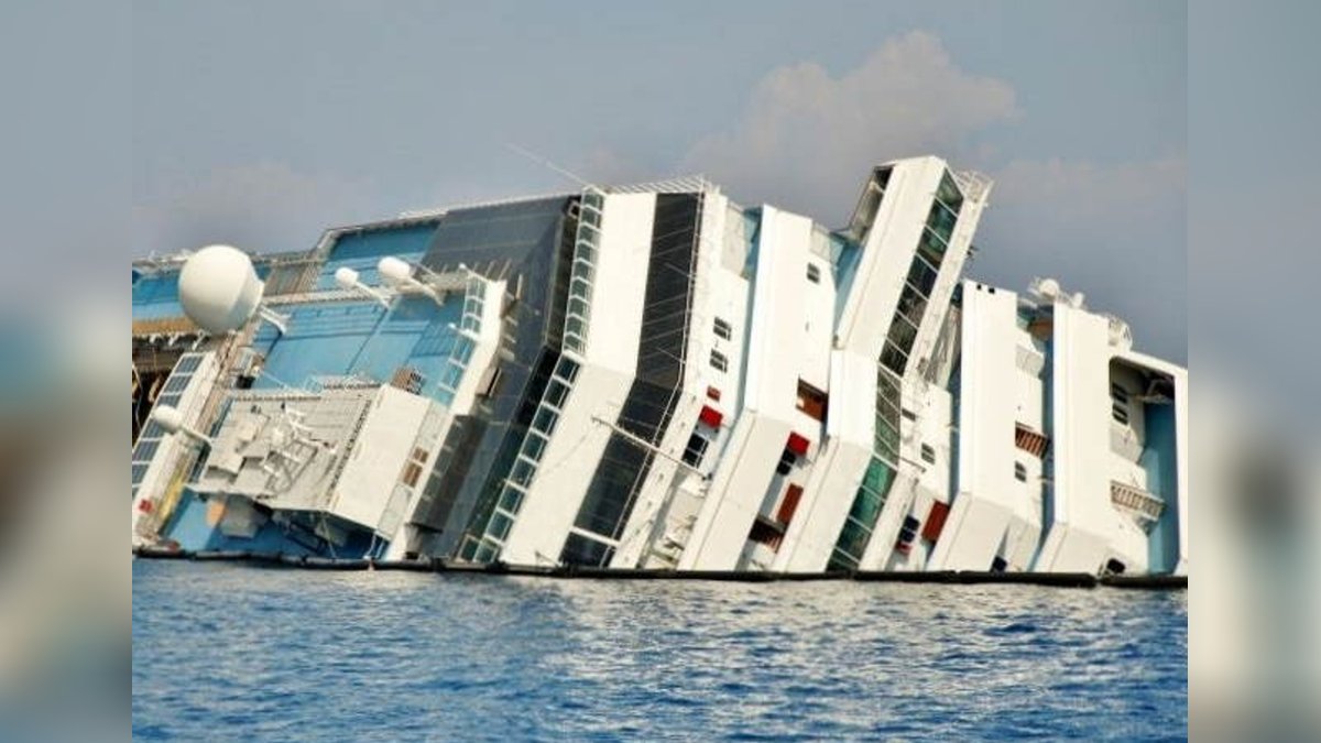 Die Costa Concordia in Schieflage.. © Sky Deutschland/Zeitsprung