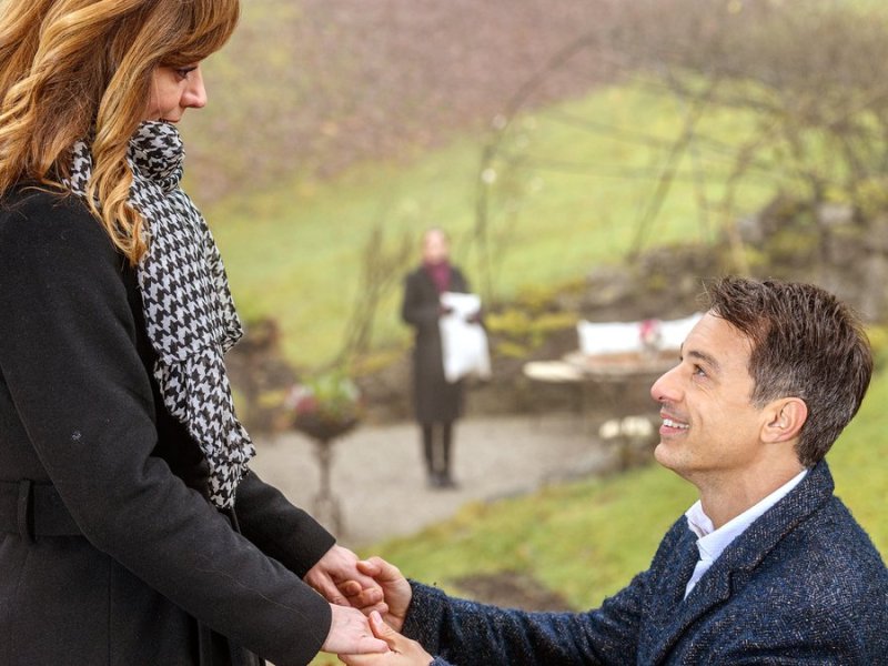 "Sturm der Liebe": Robert macht Ariane einen Heiratsantrag.. © ARD/Christof Arnold