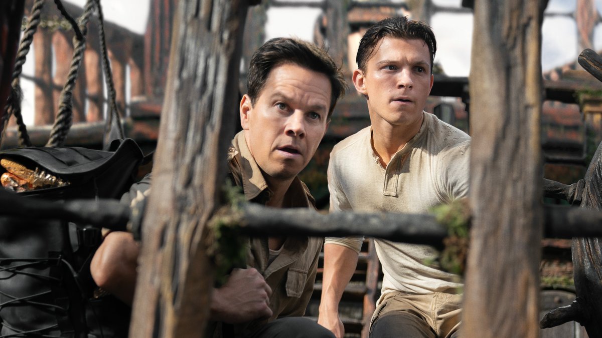 Tom Holland (r.) und Mark Wahlberg auf Schatzsuche in "Uncharted".. © 2021 Sony Pictures Entertainment Deutschland GmbH