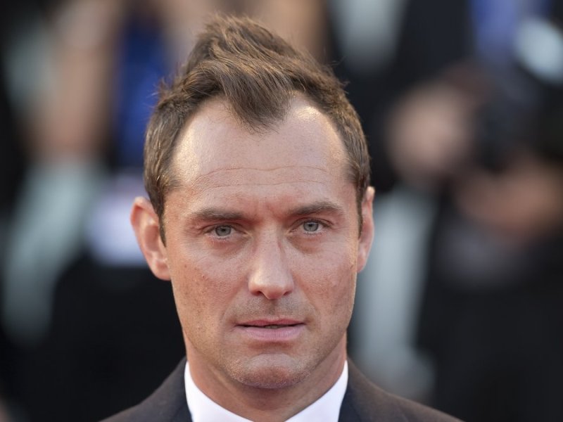 Jude Law spielt in "Phantastische Tierwesen" Albus Dumbledore.. © BAKOUNINE/Shutterstock.com