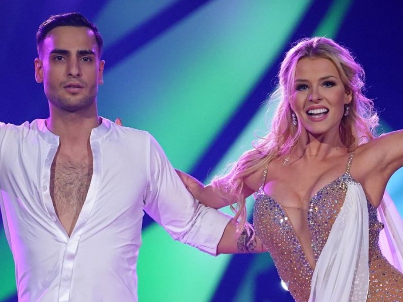 Timur Ülker mit Patricija Ionel in der zweiten regulären Folge der aktuellen "Let's Dance"-Staffel.. © RTL / Stefan Gregorowius