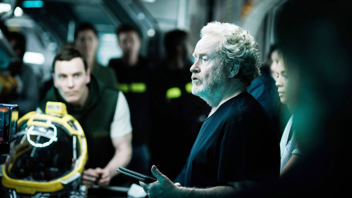 Ridley Scott bei Dreharbeiten zum Prequel-Film "Alien: Covenant" (2017).. © imago/Everett Collection