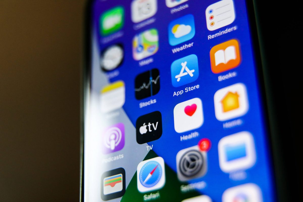 iPhone mit vielen Apps aus App Store