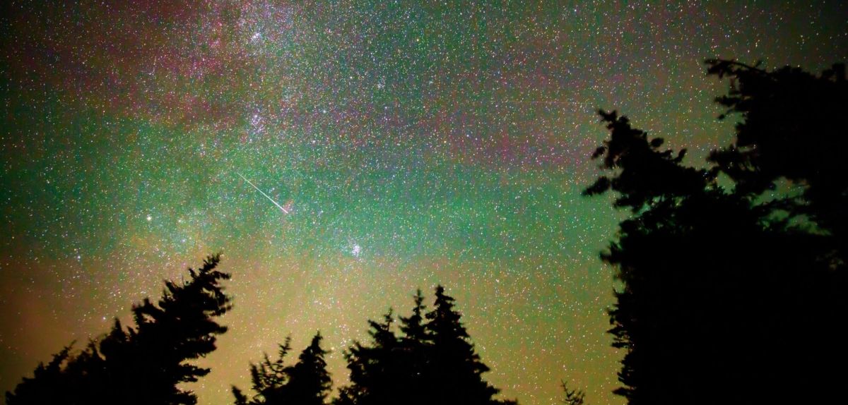 Meteorit vor Nordlichtern