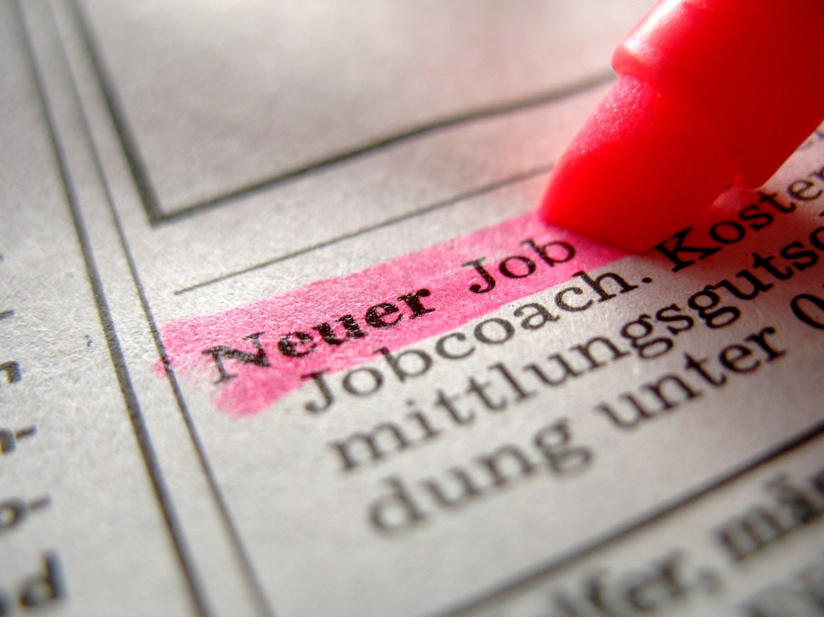 Jobanzeige mit Textmarker markiert