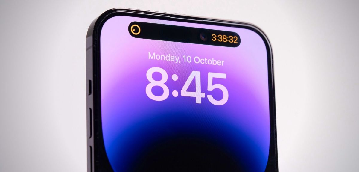 Ein iPhone 14 Pro Max mit aktiver Dynamic Island.