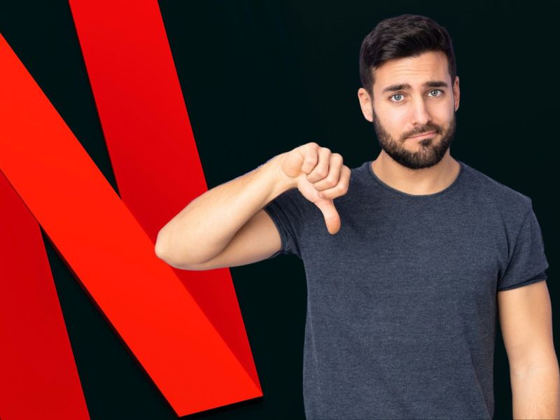 netflix und mann zeigt daumen runter