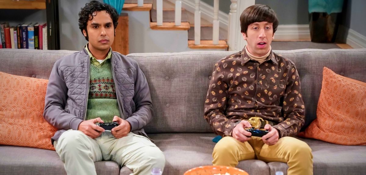 Szene aus "The Big Bang Theory" mit Raj (Kunal Nayyar) und Howard (Simon Helberg)