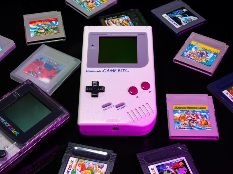 Game Boy mit Spielen