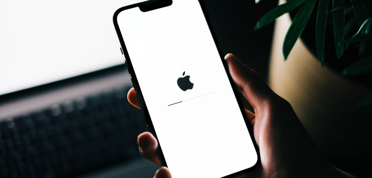 iPhone lädt Softwareupdate
