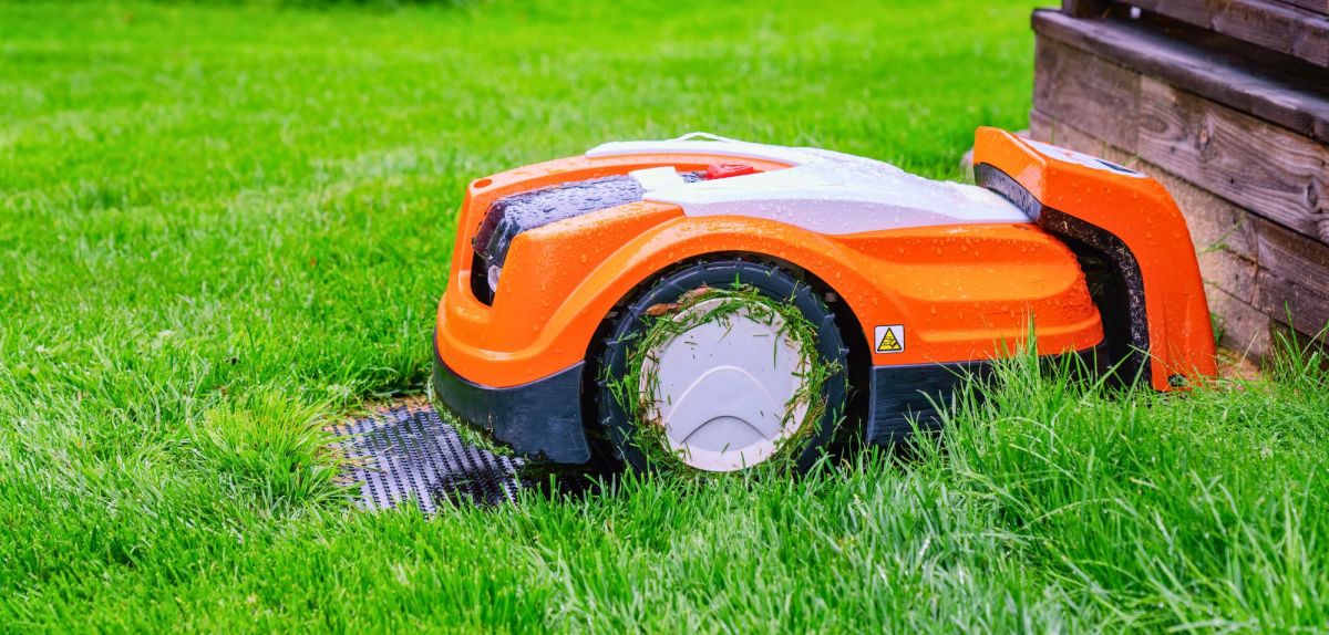 MÃ¤hroboter im Gewitter