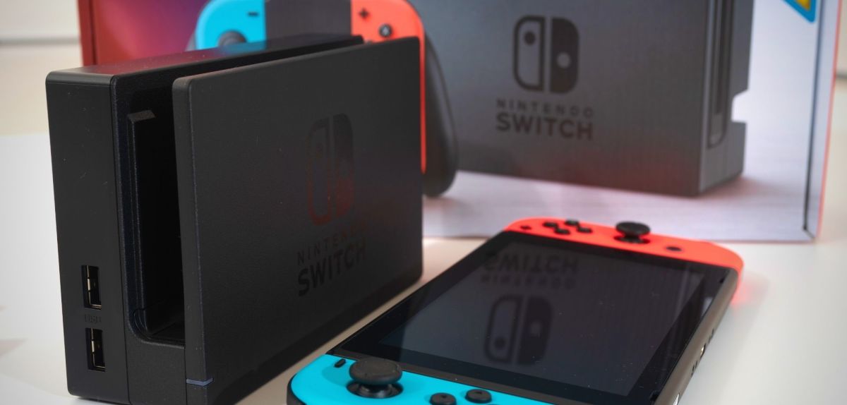 Nintendo Switch samt Verpackung