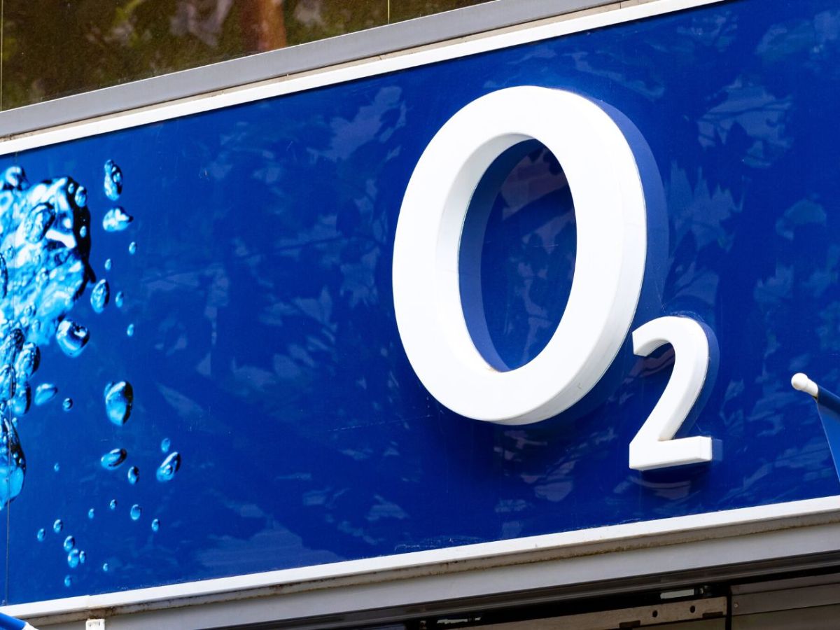 o2 Schild an einem GebÃ¤ude