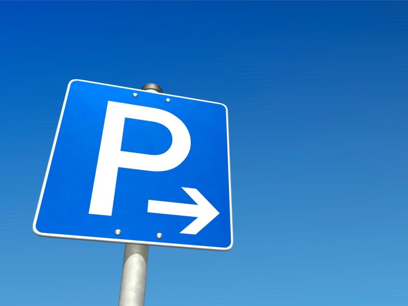 Ein Parkplatzschild.