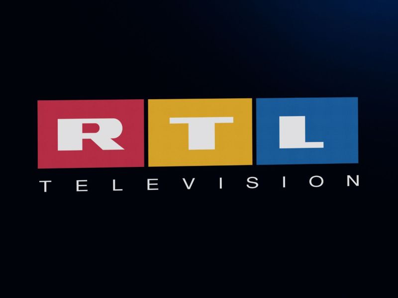 RTL-Logo auf einem Fernseher.