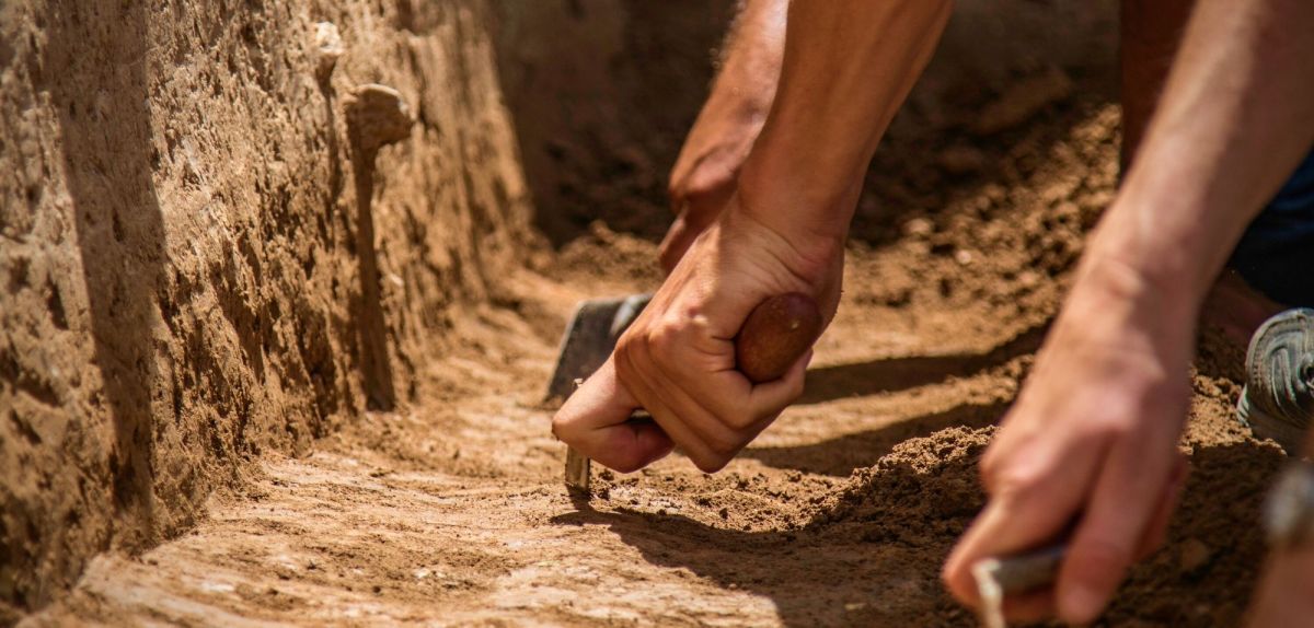 Aufnahme einer archÃ¤ologischen Ausgrabung.