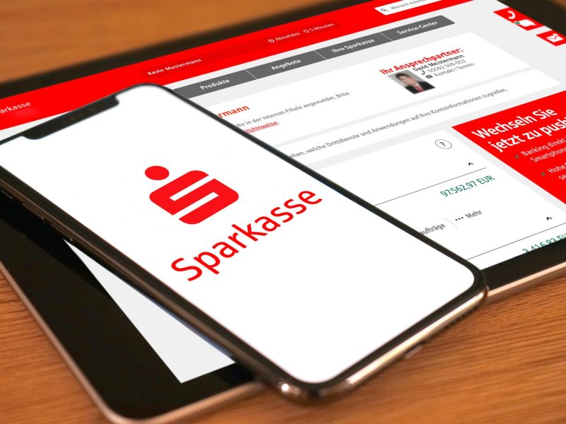 Online-Banking mit der Sparkasse auf Smartphone und Tablet.